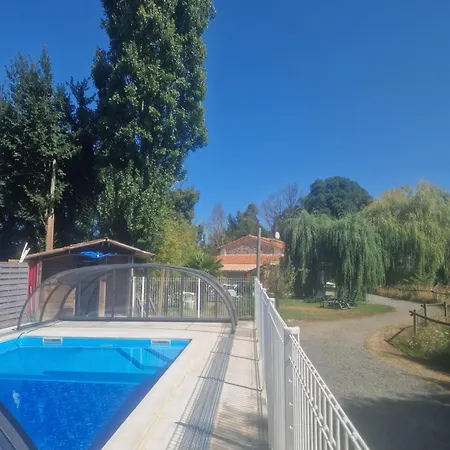 בית נופש Diana Piscine Genneton